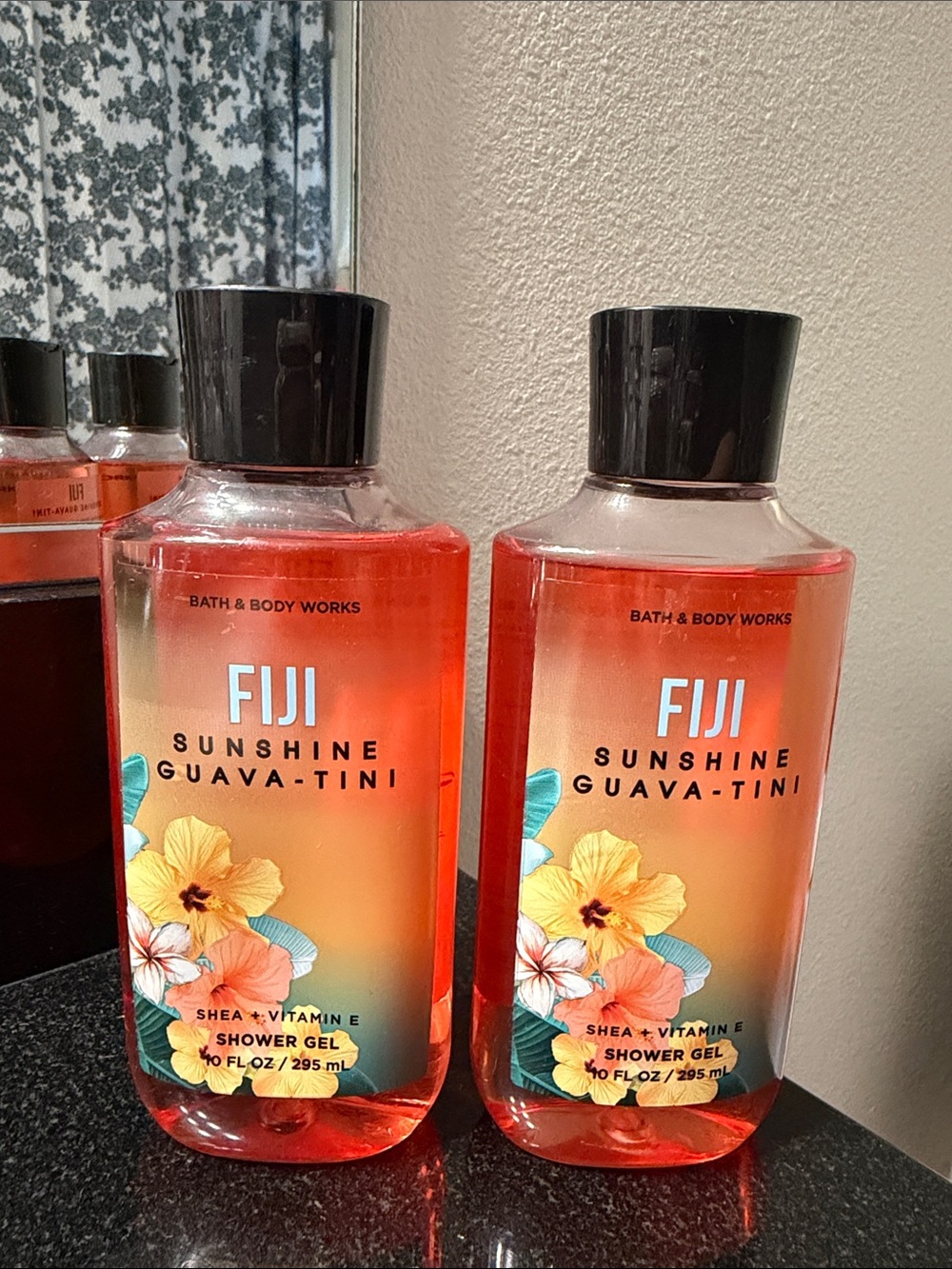 Bath & Body Works FIJI Sunshine Guava-Tini Shower Gel - Orange